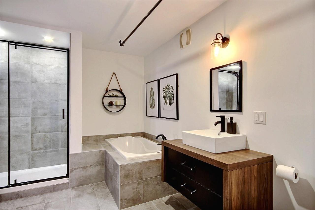 Le Gentleman // Downtown Spacious Condo ケベックシティ エクステリア 写真